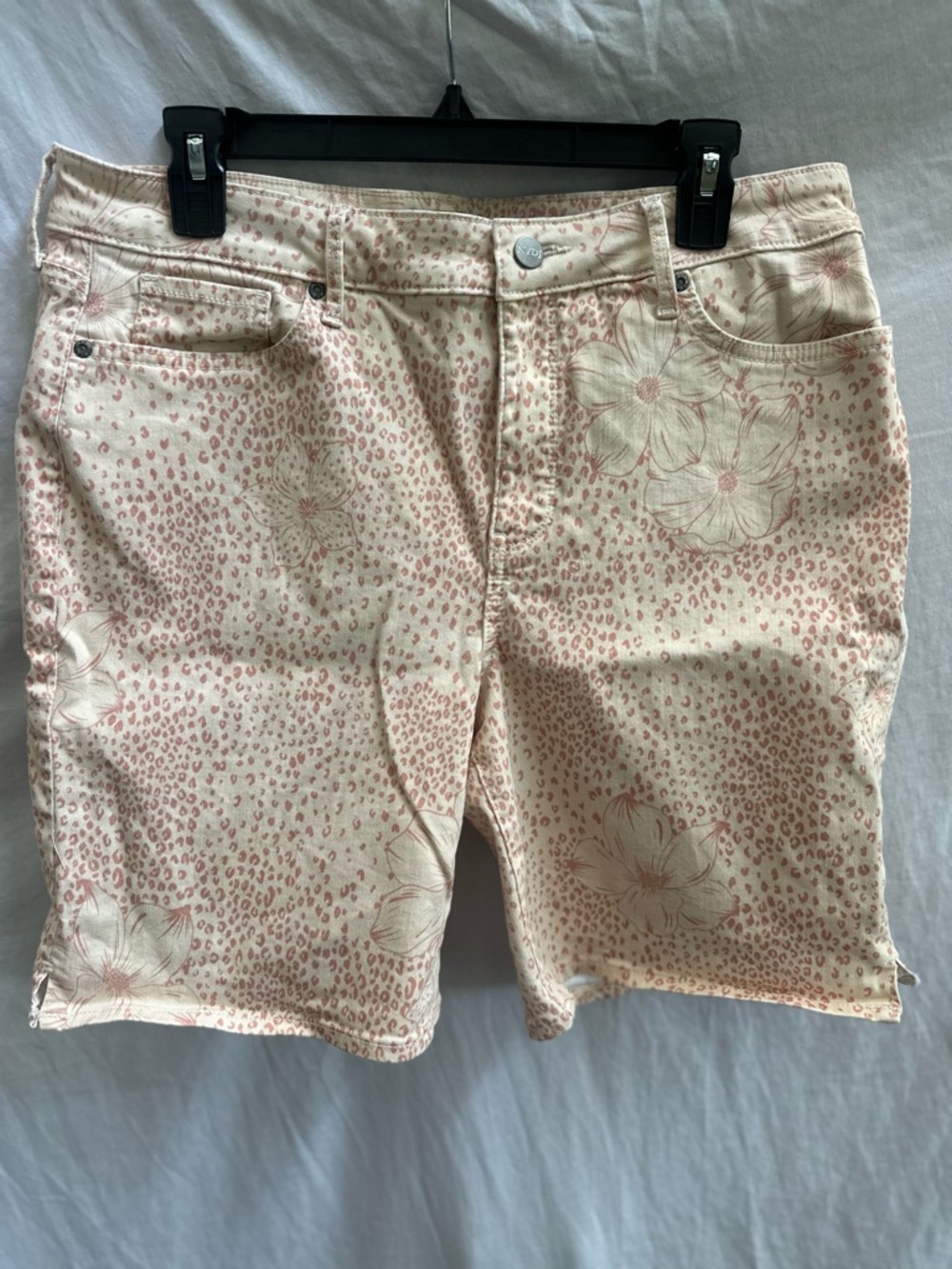 NYDJ Cream Shorts with Soft Coaral Pink Floral Print